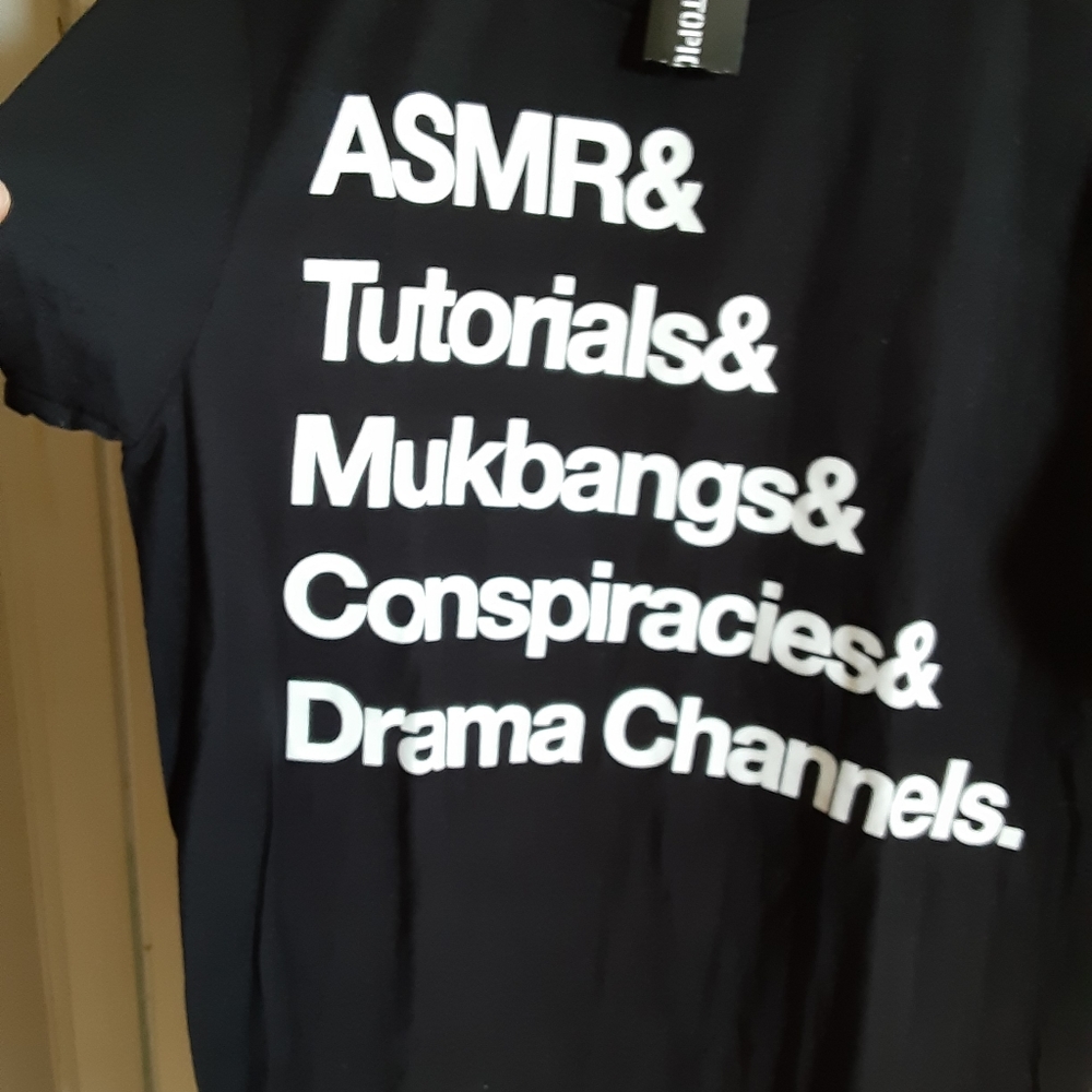 Hot Topic Tee